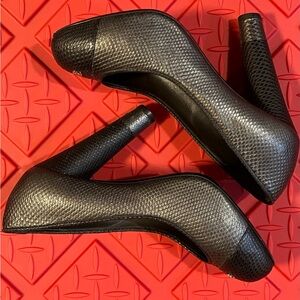 CHANEL Exotic Skin Textured Cap Toe Vintage Black Grey Pumps Heels Shoes 37